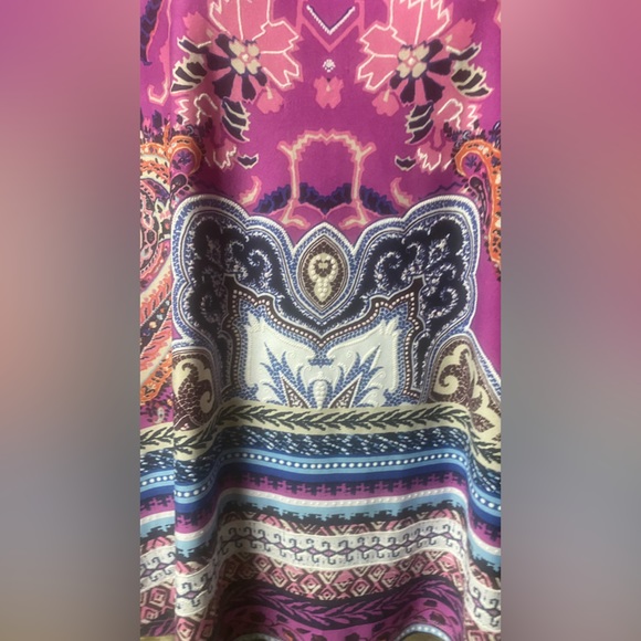 New Directions Grommet Neck Swing Top - Picture 5 of 12